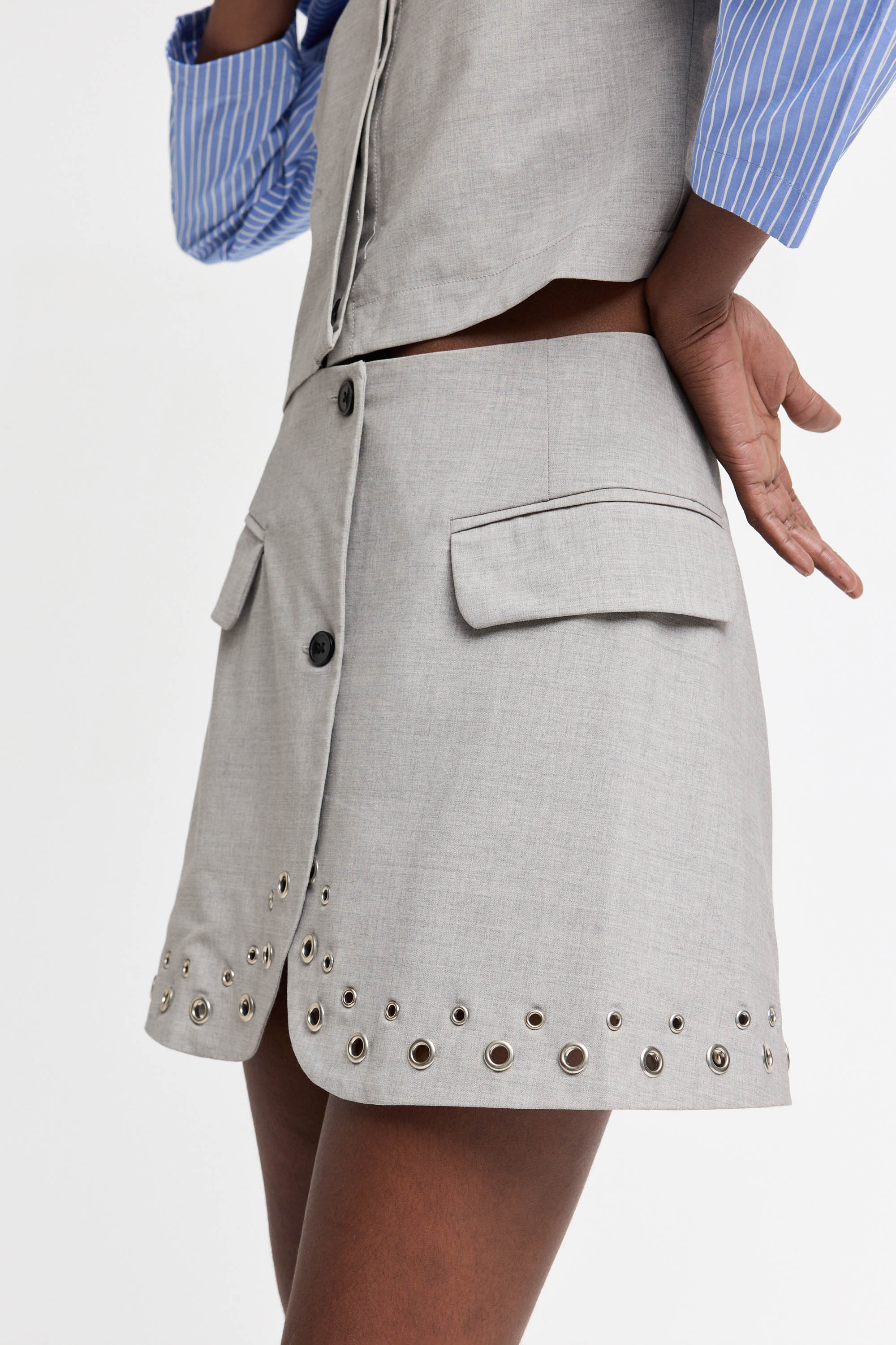 Jinx Grommet Skirt in Light Grey