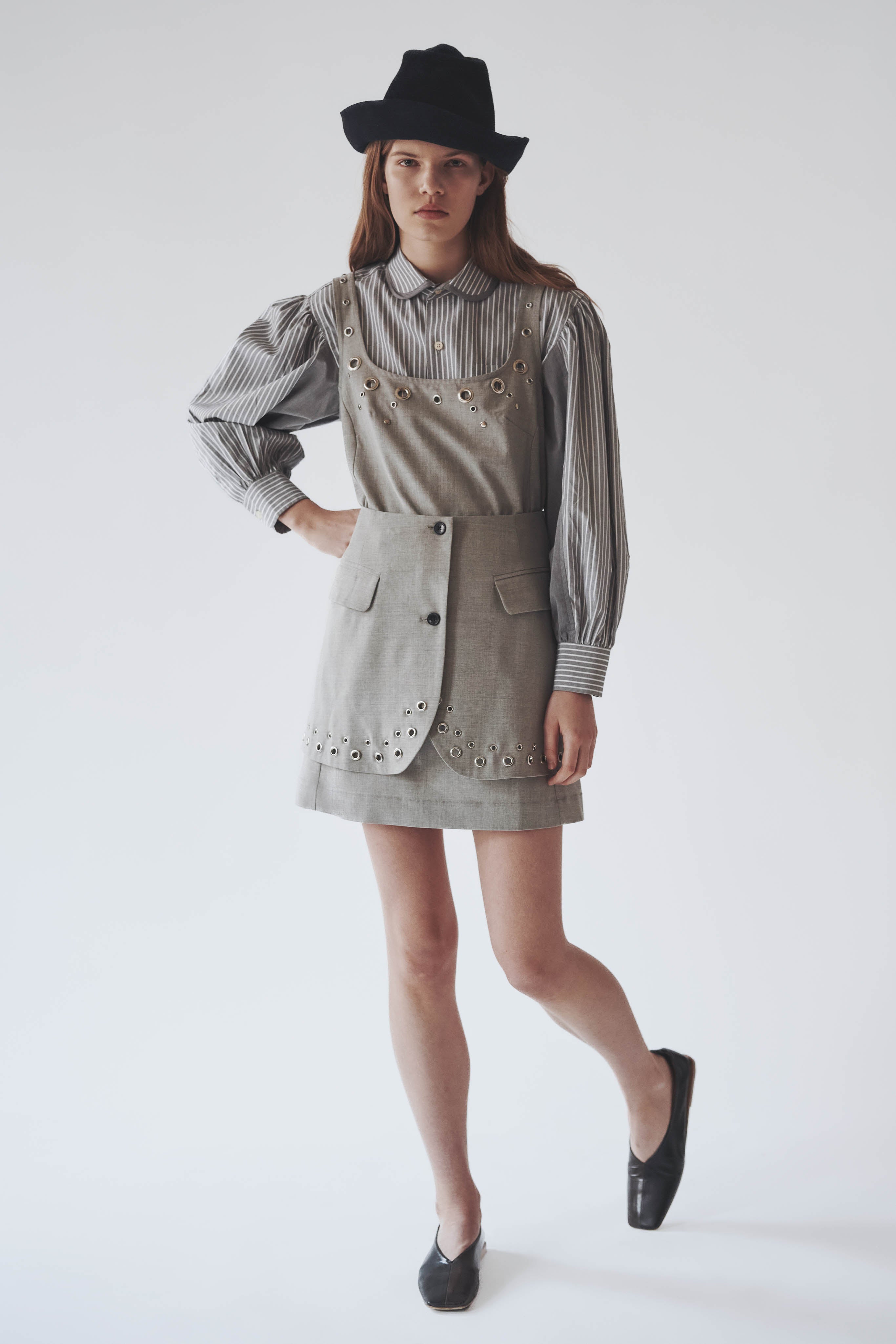 Jinx Grommet Skirt in Light Grey